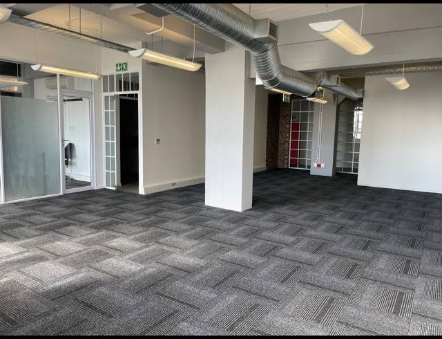 156M² OFFICE TO LET IN WOODSTOCK